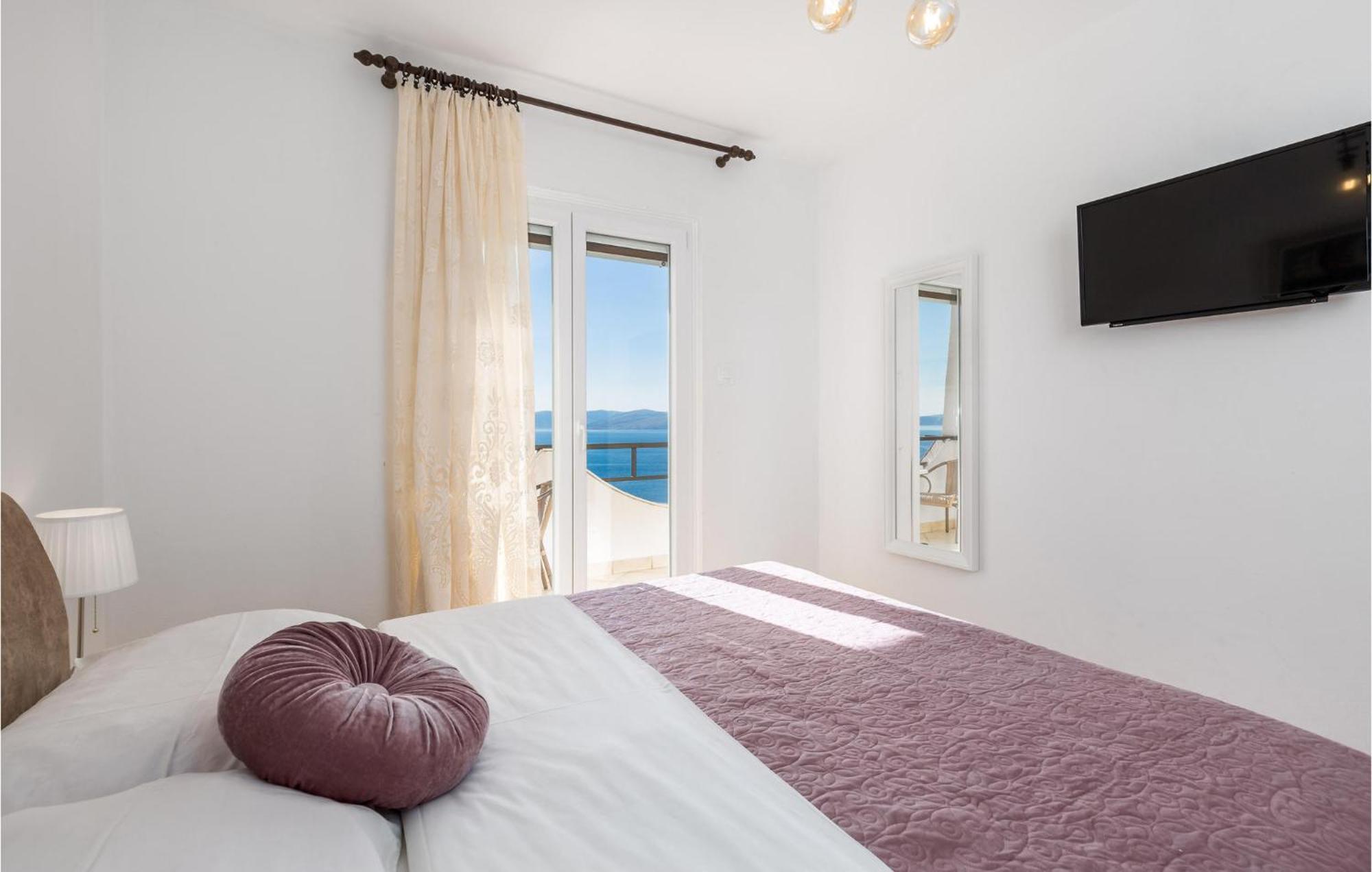 4 Bedroom Awesome Apartment In Sveti Juraj Exterior foto
