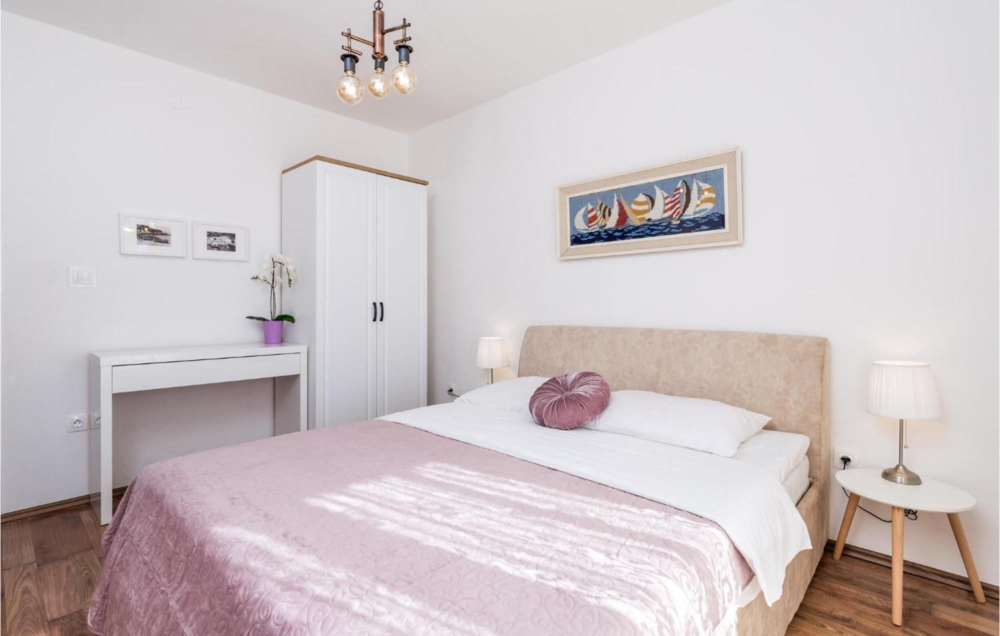 4 Bedroom Awesome Apartment In Sveti Juraj Exterior foto