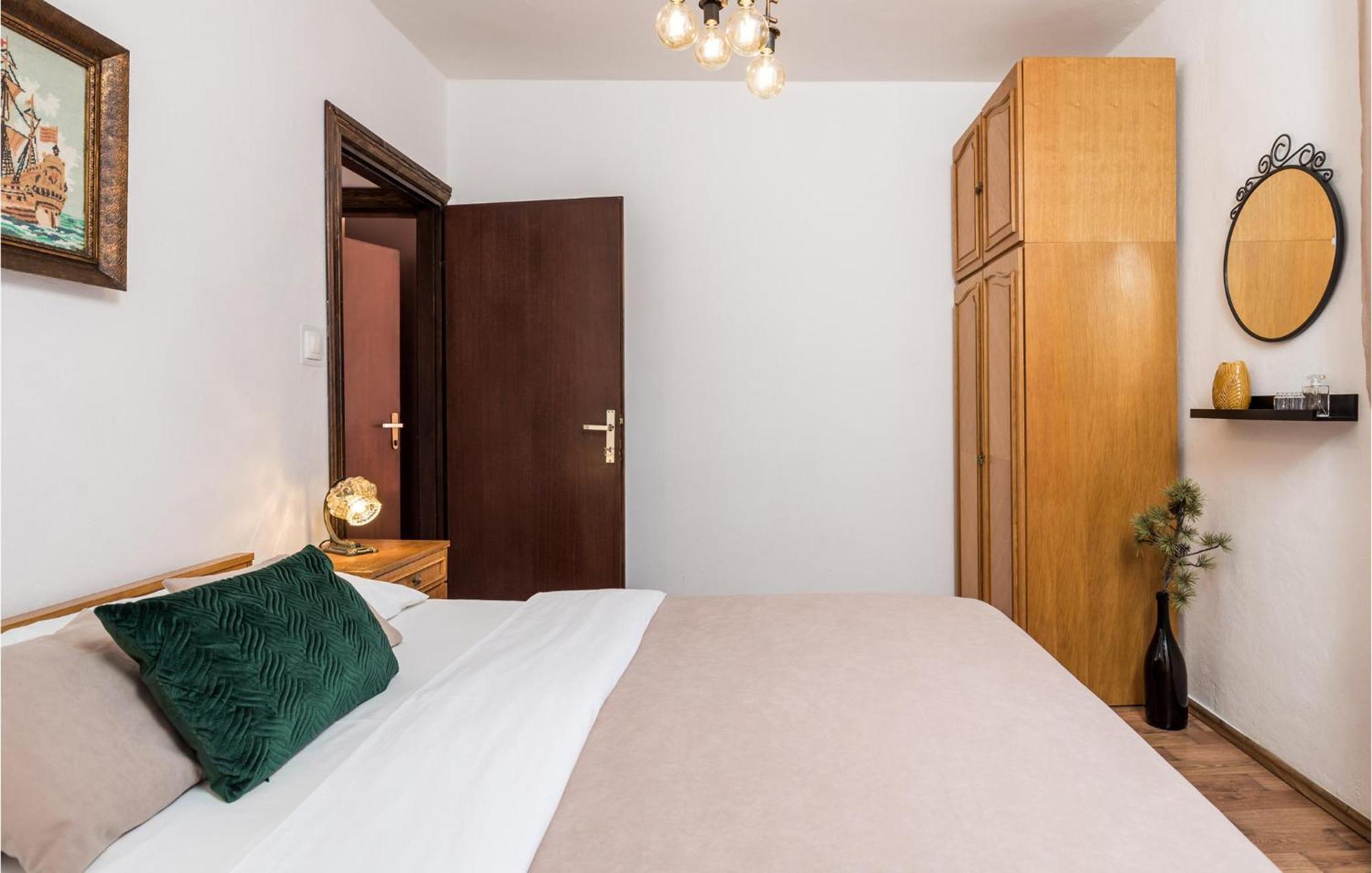 4 Bedroom Awesome Apartment In Sveti Juraj Exterior foto