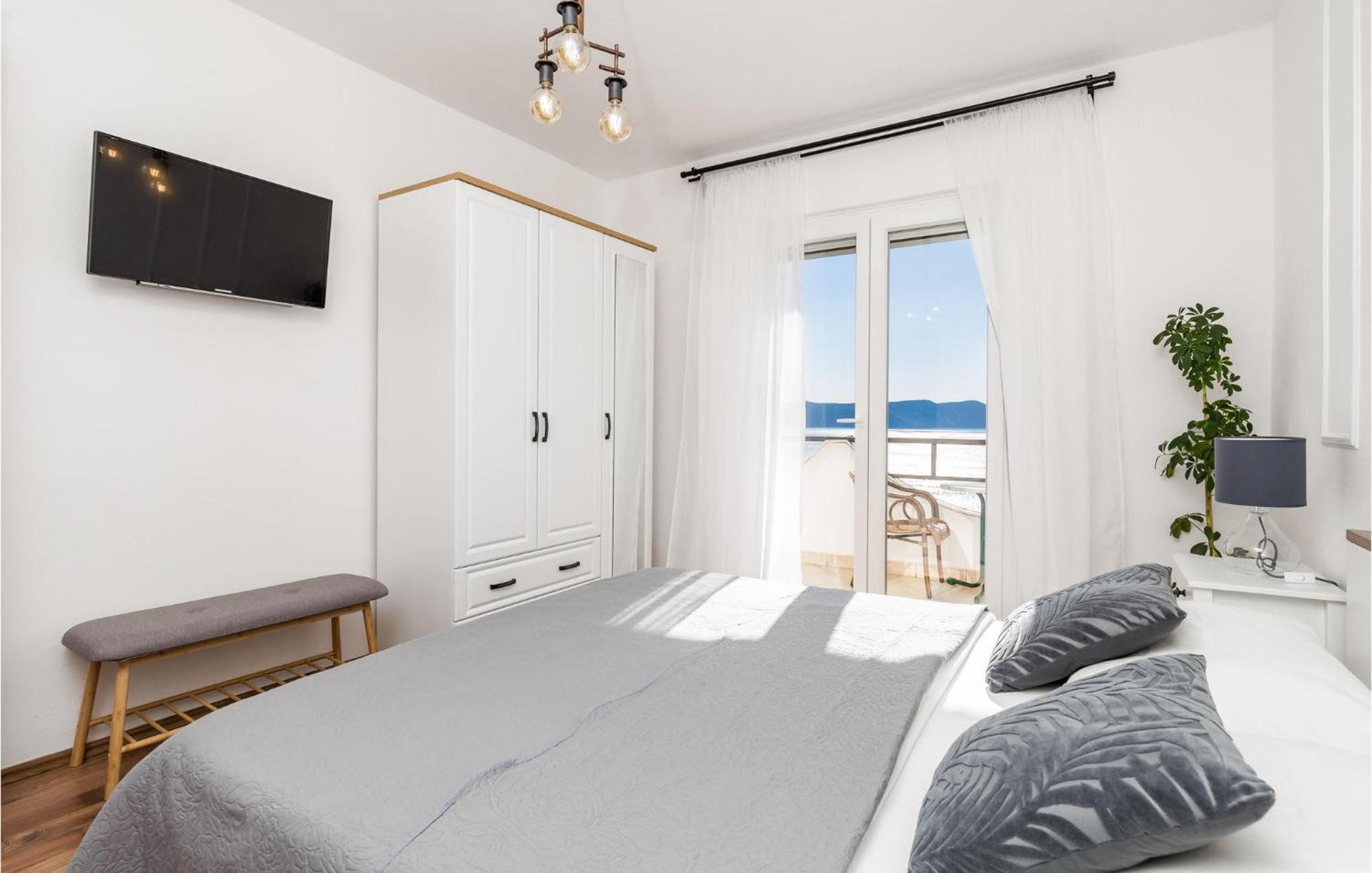4 Bedroom Awesome Apartment In Sveti Juraj Exterior foto