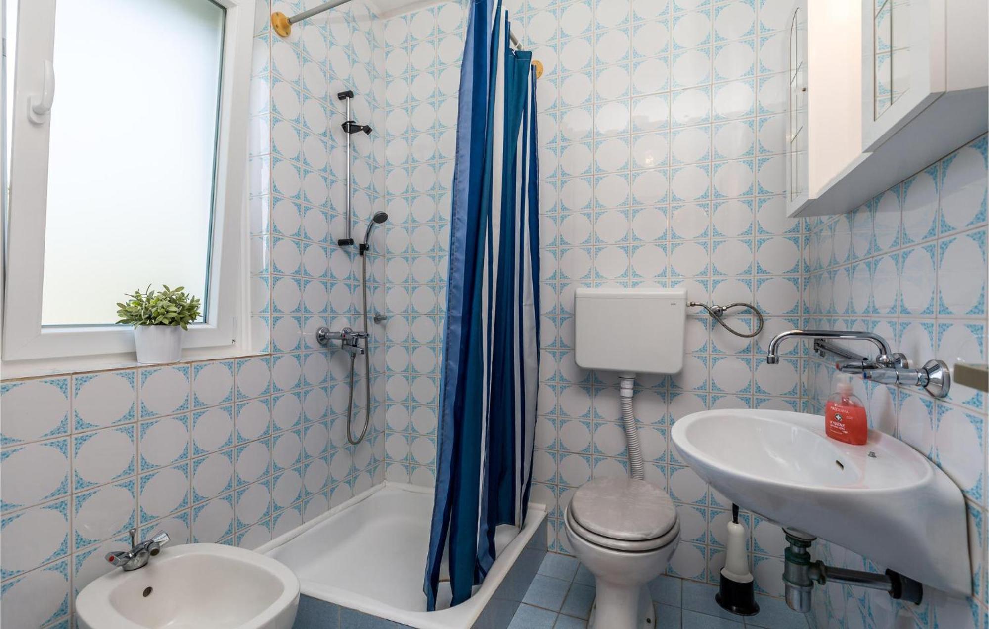 4 Bedroom Awesome Apartment In Sveti Juraj Exterior foto