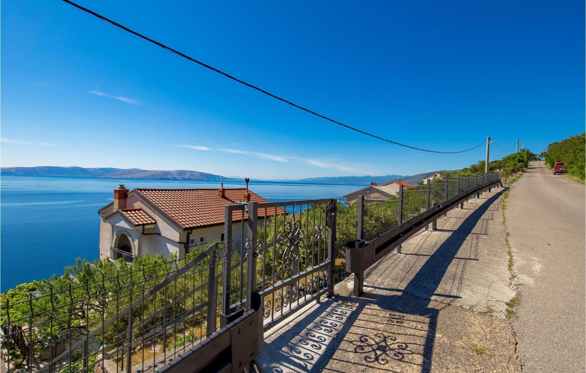 4 Bedroom Awesome Apartment In Sveti Juraj Exterior foto