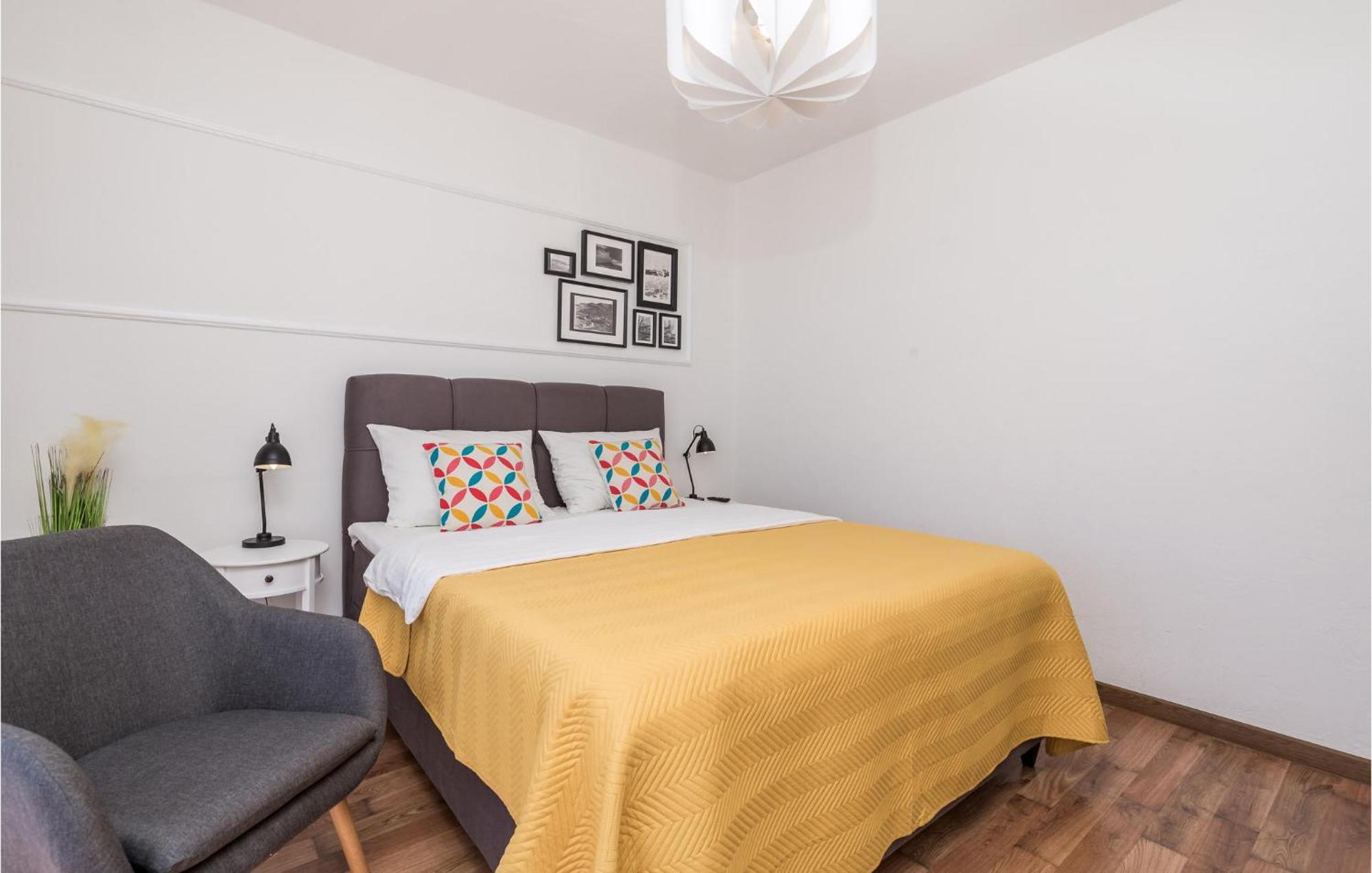 4 Bedroom Awesome Apartment In Sveti Juraj Exterior foto